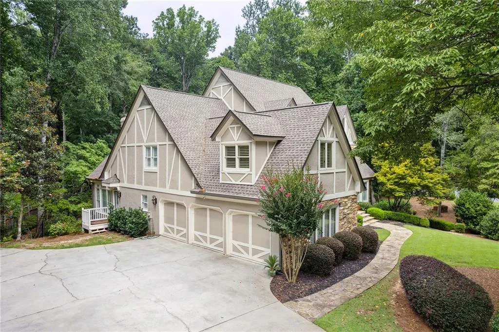 1810 Brandon Hall Drive, Atlanta, Georgia 30350, 5 Bedrooms Bedrooms, ,5 BathroomsBathrooms,Residential,Sold,1810 Brandon Hall Drive,7186519