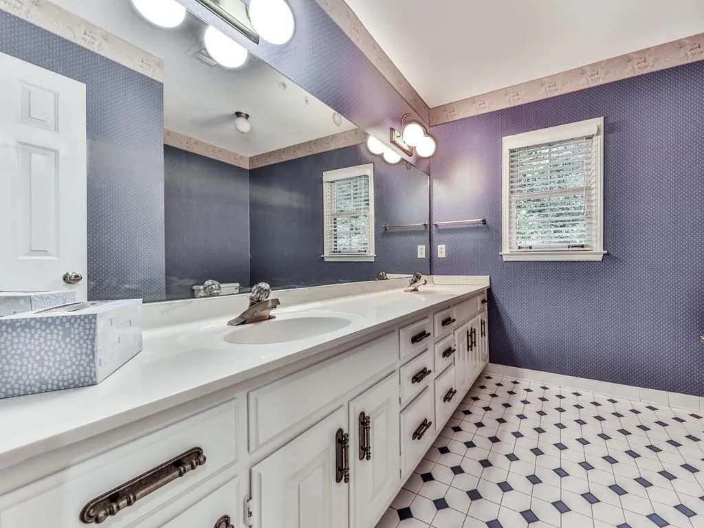 7690 Dunvegan Close, Sandy Springs, Georgia 30350, 4 Bedrooms Bedrooms, ,3 BathroomsBathrooms,Residential,Sold,7690 Dunvegan Close,6961774