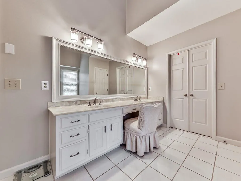 7690 Dunvegan Close, Sandy Springs, Georgia 30350, 4 Bedrooms Bedrooms, ,3 BathroomsBathrooms,Residential,Sold,7690 Dunvegan Close,6961774