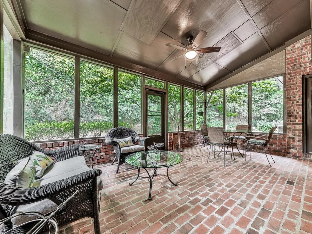 7690 Dunvegan Close, Sandy Springs, Georgia 30350, 4 Bedrooms Bedrooms, ,3 BathroomsBathrooms,Residential,Sold,7690 Dunvegan Close,6961774