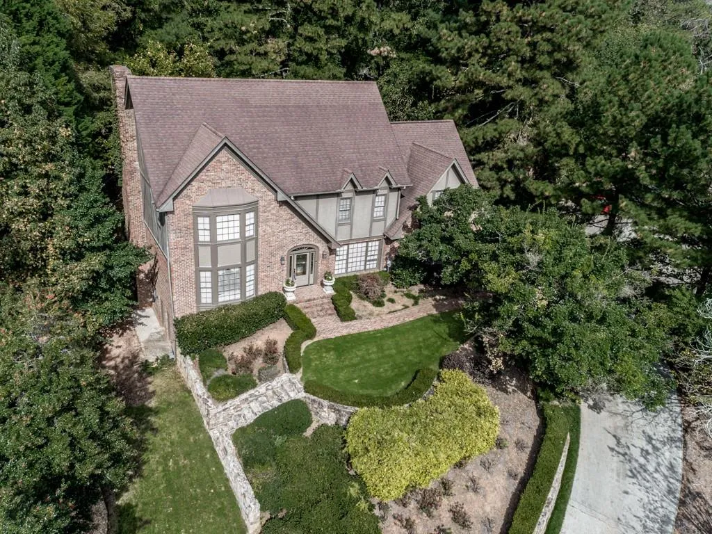 7690 Dunvegan Close, Sandy Springs, Georgia 30350, 4 Bedrooms Bedrooms, ,3 BathroomsBathrooms,Residential,Sold,7690 Dunvegan Close,6961774