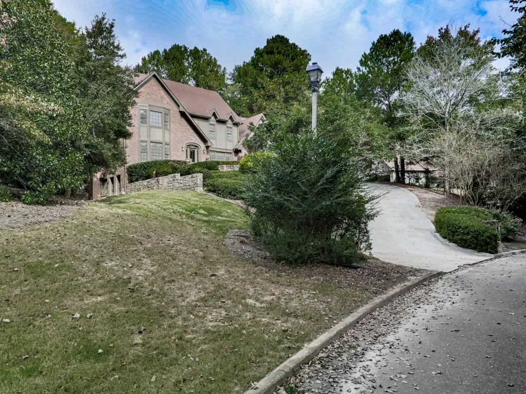 7690 Dunvegan Close, Sandy Springs, Georgia 30350, 4 Bedrooms Bedrooms, ,3 BathroomsBathrooms,Residential,Sold,7690 Dunvegan Close,6961774