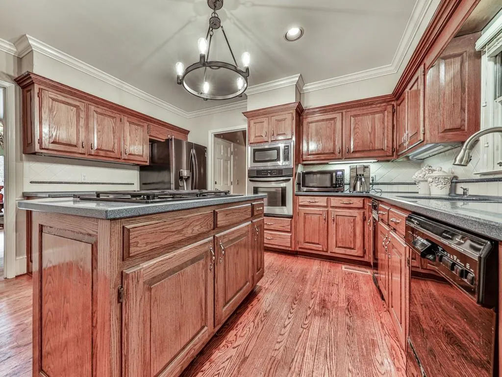 7690 Dunvegan Close, Sandy Springs, Georgia 30350, 4 Bedrooms Bedrooms, ,3 BathroomsBathrooms,Residential,Sold,7690 Dunvegan Close,6961774
