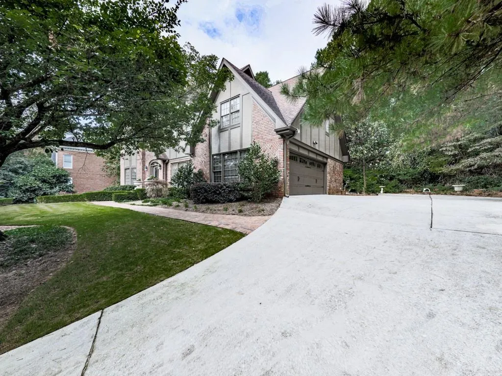 7690 Dunvegan Close, Sandy Springs, Georgia 30350, 4 Bedrooms Bedrooms, ,3 BathroomsBathrooms,Residential,Sold,7690 Dunvegan Close,6961774