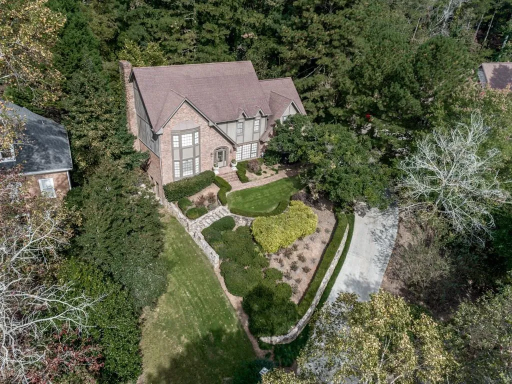 7690 Dunvegan Close, Sandy Springs, Georgia 30350, 4 Bedrooms Bedrooms, ,3 BathroomsBathrooms,Residential,Sold,7690 Dunvegan Close,6961774