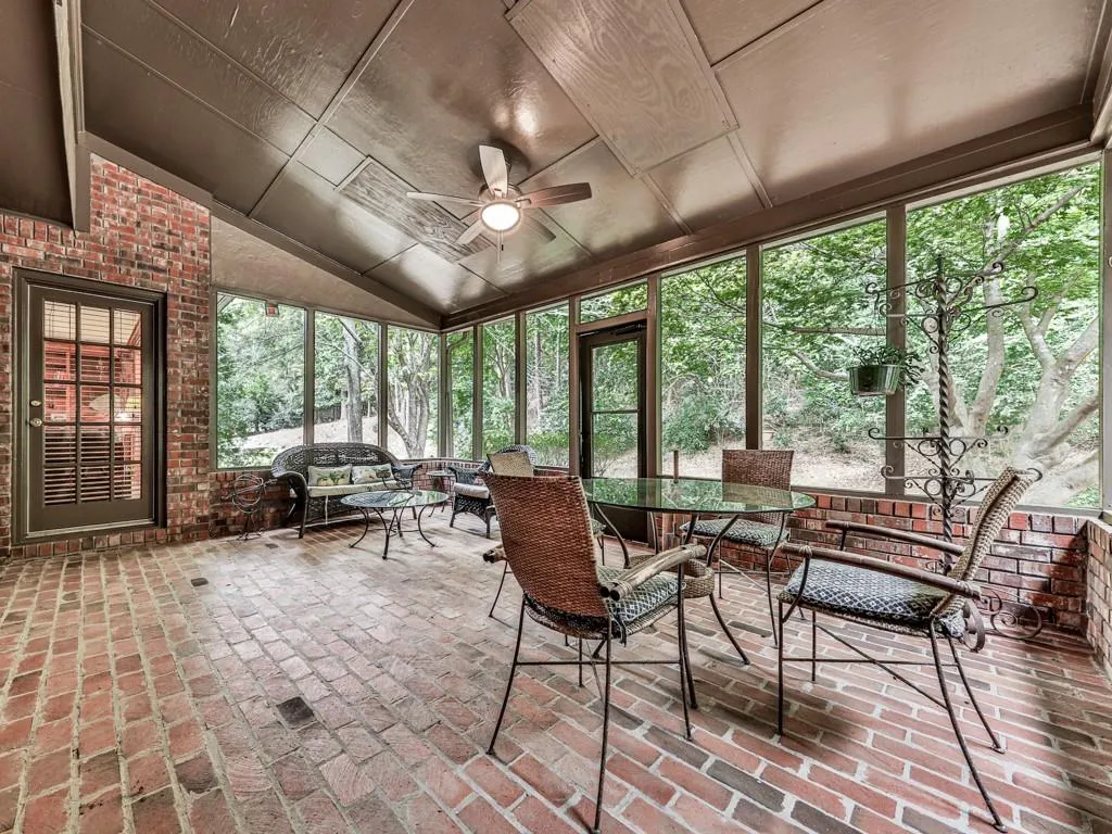 7690 Dunvegan Close, Sandy Springs, Georgia 30350, 4 Bedrooms Bedrooms, ,3 BathroomsBathrooms,Residential,Sold,7690 Dunvegan Close,6961774