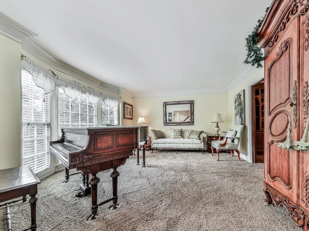7690 Dunvegan Close, Sandy Springs, Georgia 30350, 4 Bedrooms Bedrooms, ,3 BathroomsBathrooms,Residential,Sold,7690 Dunvegan Close,6961774