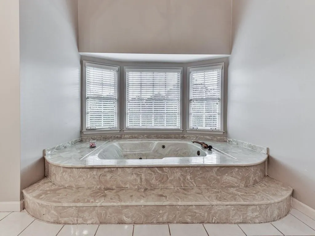 7690 Dunvegan Close, Sandy Springs, Georgia 30350, 4 Bedrooms Bedrooms, ,3 BathroomsBathrooms,Residential,Sold,7690 Dunvegan Close,6961774