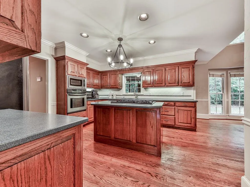 7690 Dunvegan Close, Sandy Springs, Georgia 30350, 4 Bedrooms Bedrooms, ,3 BathroomsBathrooms,Residential,Sold,7690 Dunvegan Close,6961774