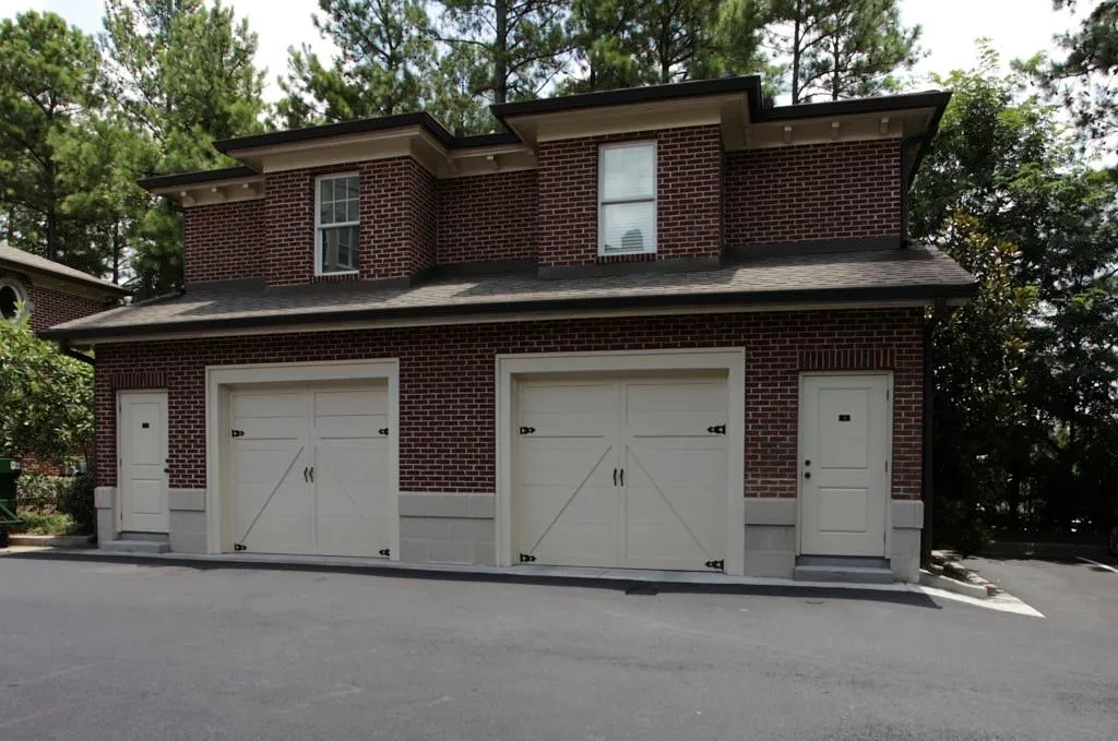 3635 E Paces Circle Ne Unit 1213, Atlanta, Georgia 30326, 3 Bedrooms Bedrooms, ,2 BathroomsBathrooms,Residential,Sold,3635 E Paces Circle Ne Unit 1213,5884259