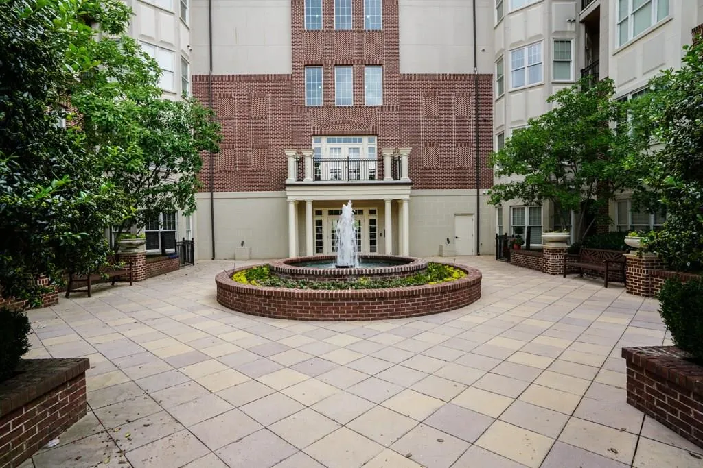 3635 E Paces Circle Ne Unit 1213, Atlanta, Georgia 30326, 3 Bedrooms Bedrooms, ,2 BathroomsBathrooms,Residential,Sold,3635 E Paces Circle Ne Unit 1213,5884259