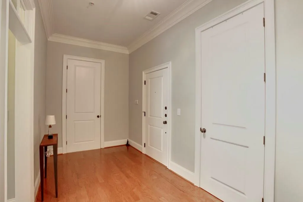3635 E Paces Circle Ne Unit 1213, Atlanta, Georgia 30326, 3 Bedrooms Bedrooms, ,2 BathroomsBathrooms,Residential,Sold,3635 E Paces Circle Ne Unit 1213,5884259