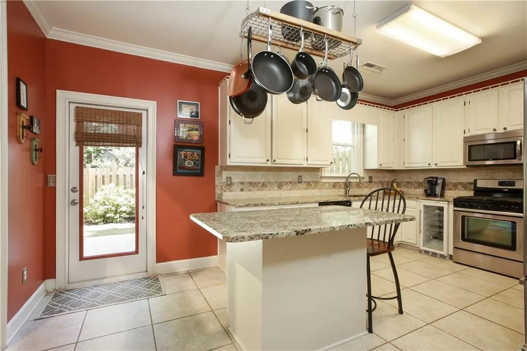 7155 Roswell Road Unit 43, Sandy Springs, Georgia 30328, 3 Bedrooms Bedrooms, ,2 BathroomsBathrooms,Residential,Sold,7155 Roswell Road Unit 43,5993821
