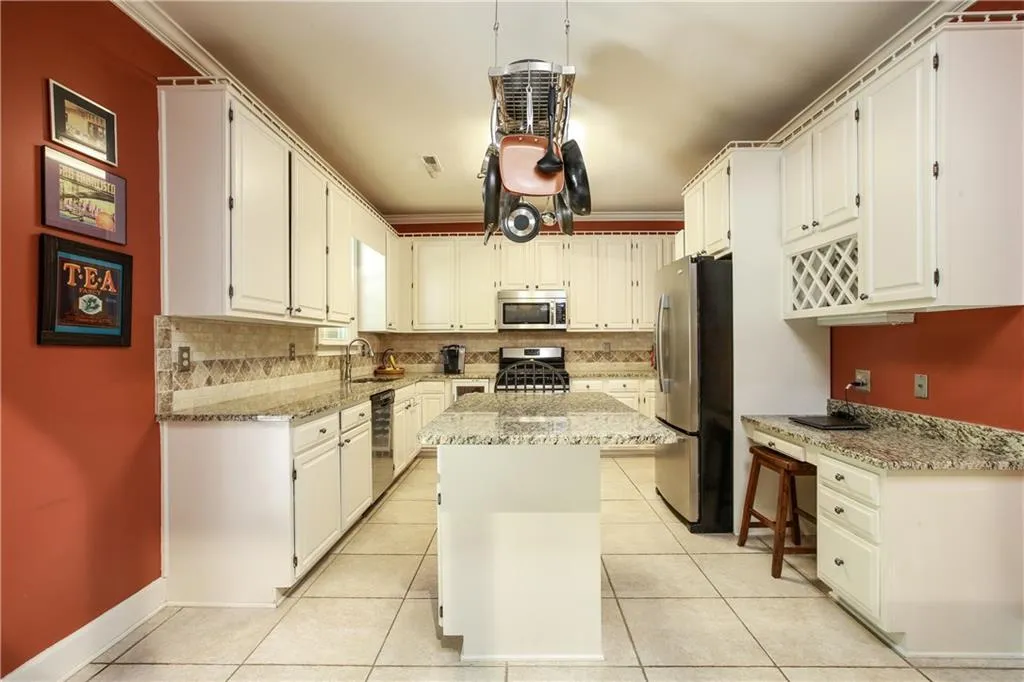 7155 Roswell Road Unit 43, Sandy Springs, Georgia 30328, 3 Bedrooms Bedrooms, ,2 BathroomsBathrooms,Residential,Sold,7155 Roswell Road Unit 43,5993821