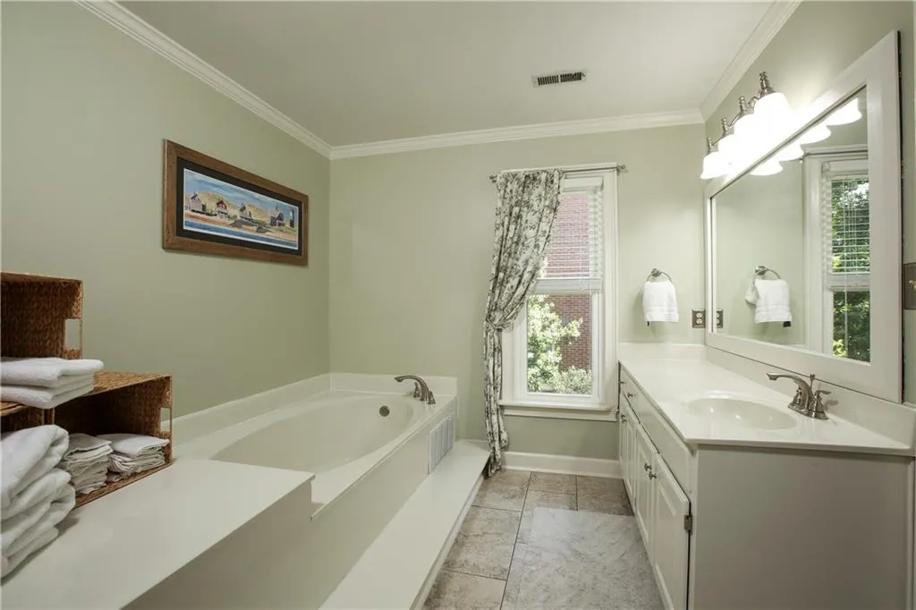 7155 Roswell Road Unit 43, Sandy Springs, Georgia 30328, 3 Bedrooms Bedrooms, ,2 BathroomsBathrooms,Residential,Sold,7155 Roswell Road Unit 43,5993821