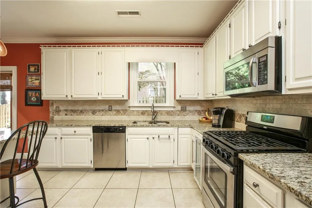 7155 Roswell Road Unit 43, Sandy Springs, Georgia 30328, 3 Bedrooms Bedrooms, ,2 BathroomsBathrooms,Residential,Sold,7155 Roswell Road Unit 43,5993821