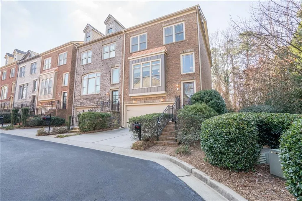 390 Mystic Ridge Lane, Atlanta, Georgia 30342, 4 Bedrooms Bedrooms, ,3 BathroomsBathrooms,Residential,Sold,390 Mystic Ridge Lane,6878123