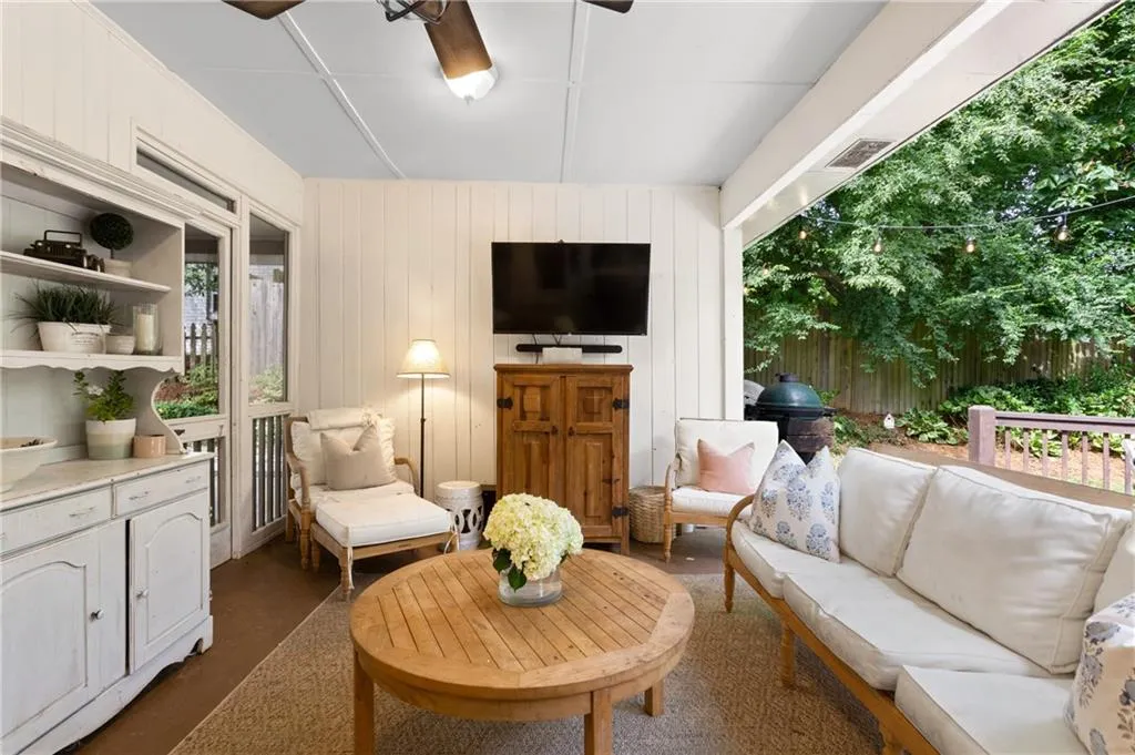 464 Carolwood Lane, Atlanta, Georgia 30342, 3 Bedrooms Bedrooms, ,2 BathroomsBathrooms,Residential,Sold,464 Carolwood Lane,6940482 464 Carolwood Lane, Atlanta, Georgia 30342, 3 Bedrooms Bedrooms, ,2 BathroomsBathrooms,Residential,Sold,464 Carolwood Lane,6940482