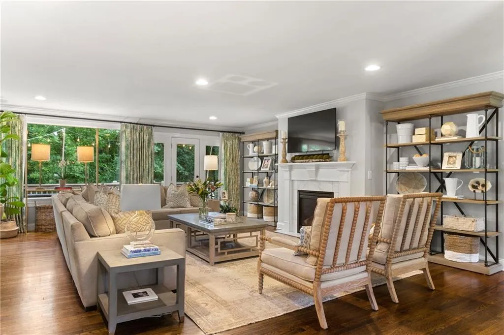 464 Carolwood Lane, Atlanta, Georgia 30342, 3 Bedrooms Bedrooms, ,2 BathroomsBathrooms,Residential,Sold,464 Carolwood Lane,6940482 464 Carolwood Lane, Atlanta, Georgia 30342, 3 Bedrooms Bedrooms, ,2 BathroomsBathrooms,Residential,Sold,464 Carolwood Lane,6940482