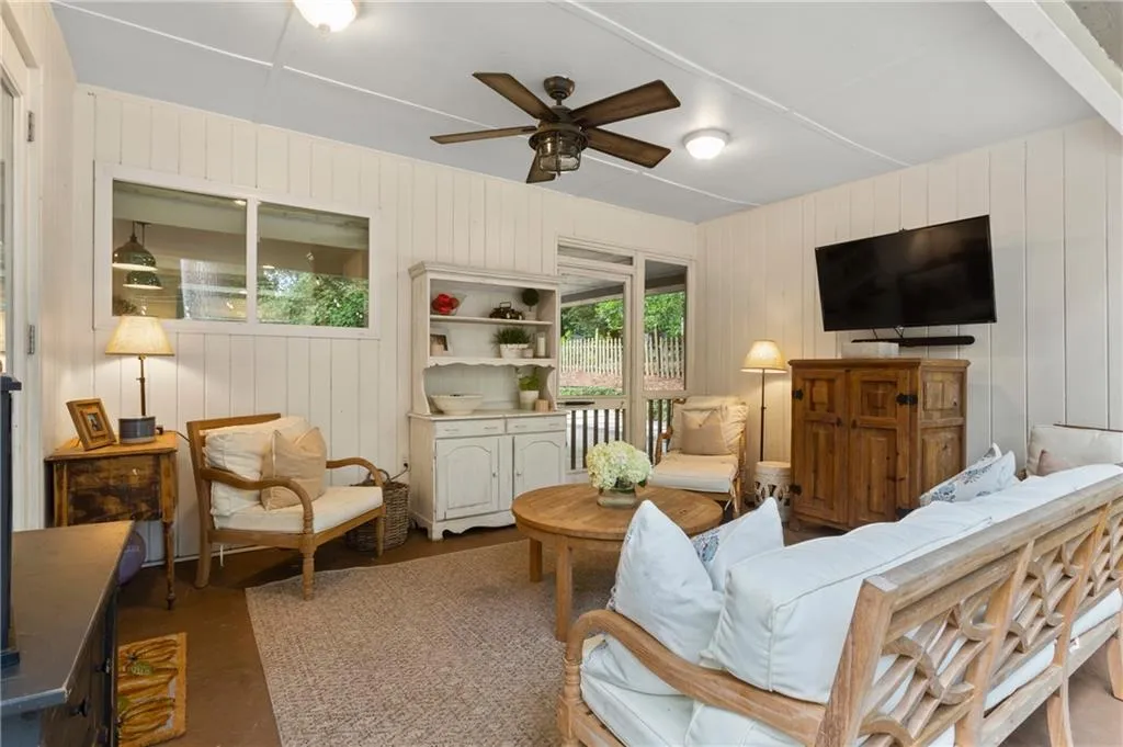 464 Carolwood Lane, Atlanta, Georgia 30342, 3 Bedrooms Bedrooms, ,2 BathroomsBathrooms,Residential,Sold,464 Carolwood Lane,6940482 464 Carolwood Lane, Atlanta, Georgia 30342, 3 Bedrooms Bedrooms, ,2 BathroomsBathrooms,Residential,Sold,464 Carolwood Lane,6940482