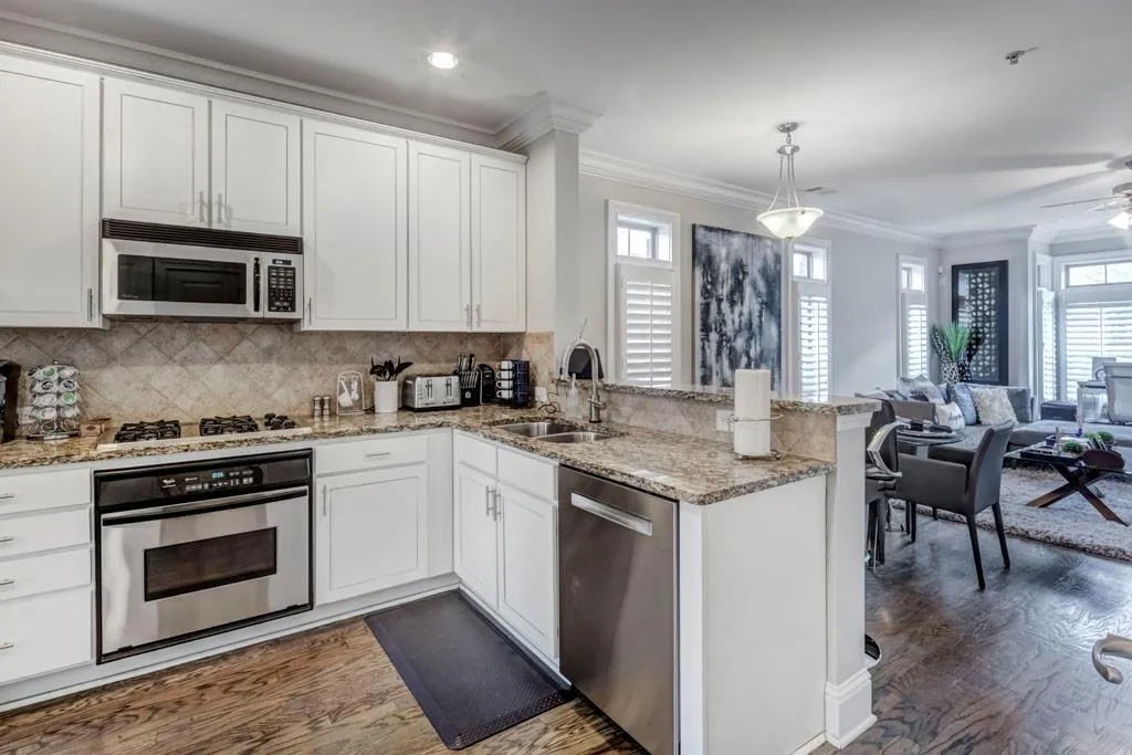 171 Le Gran Court, Sandy Springs, Georgia 30328, 2 Bedrooms Bedrooms, ,2 BathroomsBathrooms,Residential,Sold,171 Le Gran Court,6666640