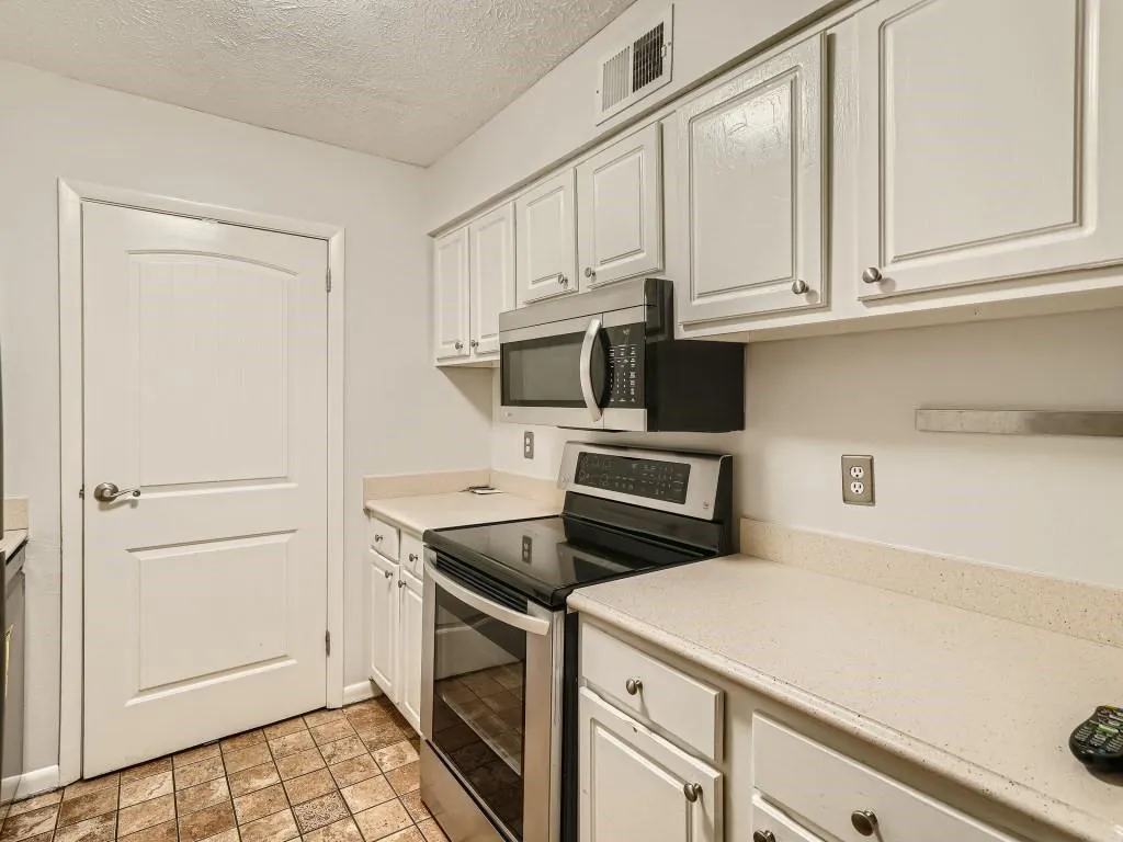 5143 Roswell Road Unit 1, Sandy Springs, Georgia 30342, 2 Bedrooms Bedrooms, ,1 BathroomBathrooms,Residential,Sold,5143 Roswell Road Unit 1,7217916