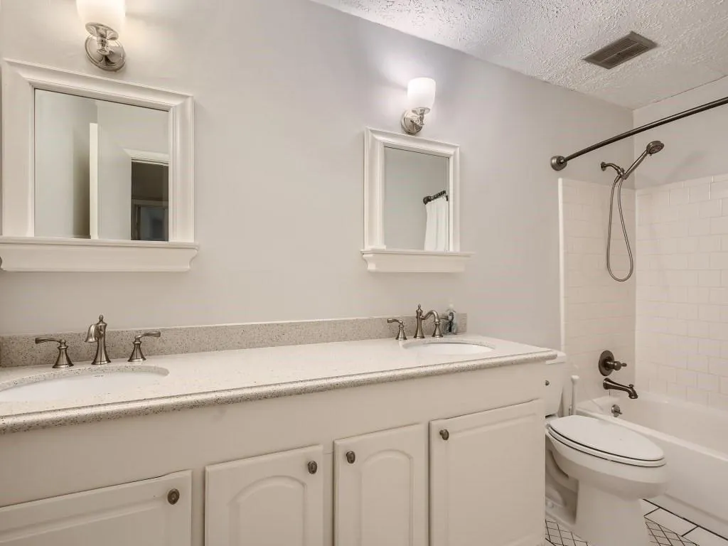 5143 Roswell Road Unit 1, Sandy Springs, Georgia 30342, 2 Bedrooms Bedrooms, ,1 BathroomBathrooms,Residential,Sold,5143 Roswell Road Unit 1,7217916