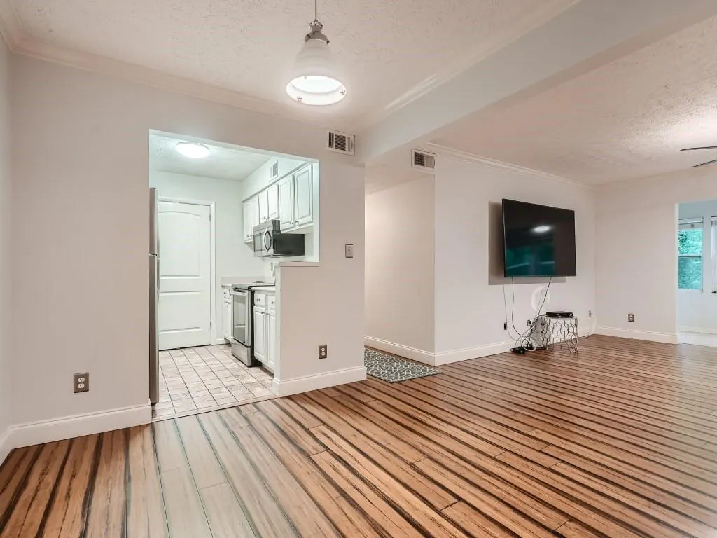 5143 Roswell Road Unit 1, Sandy Springs, Georgia 30342, 2 Bedrooms Bedrooms, ,1 BathroomBathrooms,Residential,Sold,5143 Roswell Road Unit 1,7217916