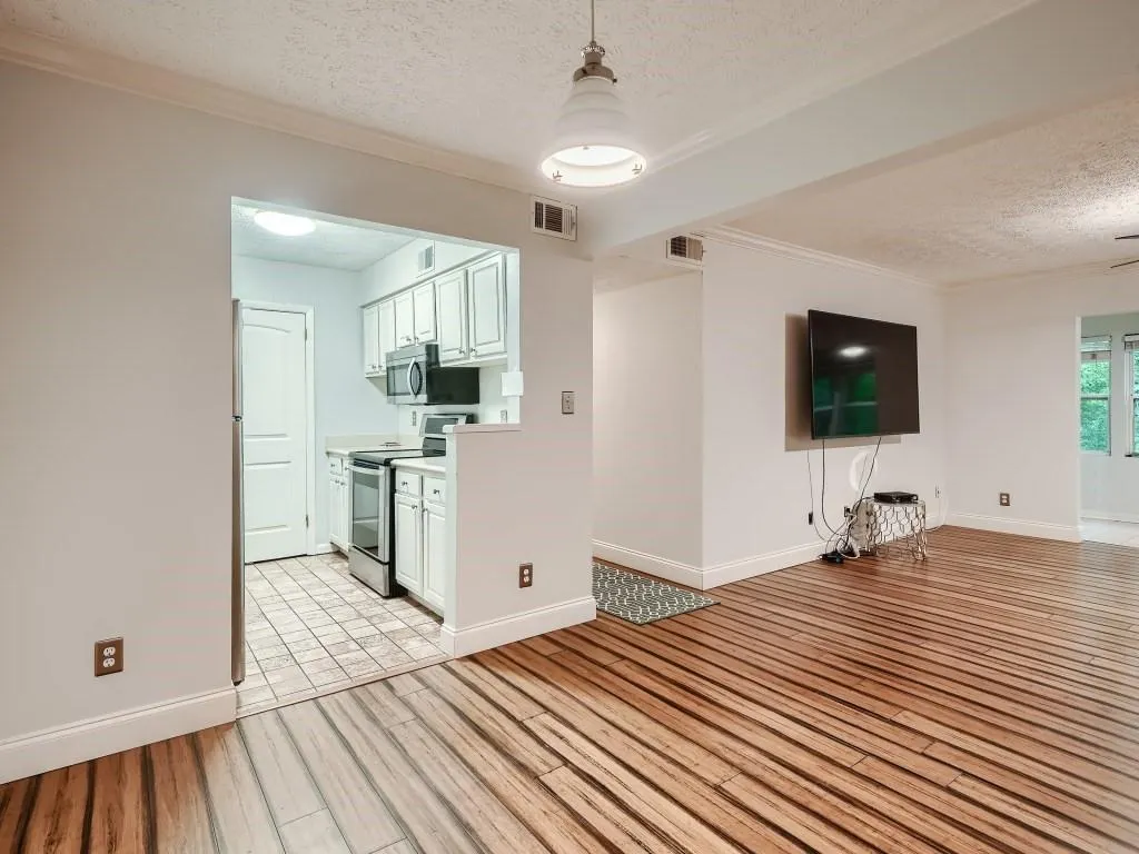 5143 Roswell Road Unit 1, Sandy Springs, Georgia 30342, 2 Bedrooms Bedrooms, ,1 BathroomBathrooms,Residential,Sold,5143 Roswell Road Unit 1,7217916