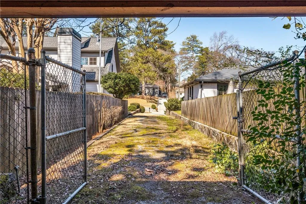 490 Rock Springs Road Ne, Atlanta, Georgia 30324, 4 Bedrooms Bedrooms, ,4 BathroomsBathrooms,Residential,For Sale,490 Rock Springs Road Ne,7610661