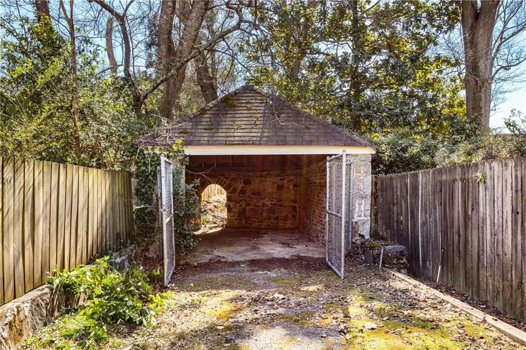 490 Rock Springs Road Ne, Atlanta, Georgia 30324, 4 Bedrooms Bedrooms, ,4 BathroomsBathrooms,Residential,For Sale,490 Rock Springs Road Ne,7610661