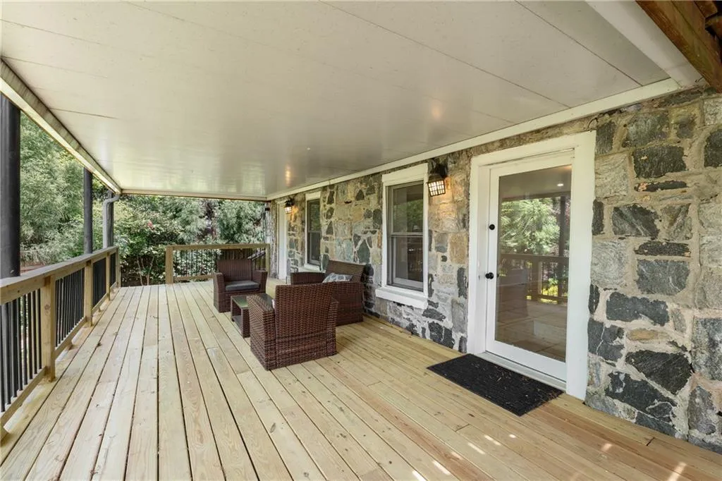 490 Rock Springs Road Ne, Atlanta, Georgia 30324, 4 Bedrooms Bedrooms, ,4 BathroomsBathrooms,Residential,For Sale,490 Rock Springs Road Ne,7610661