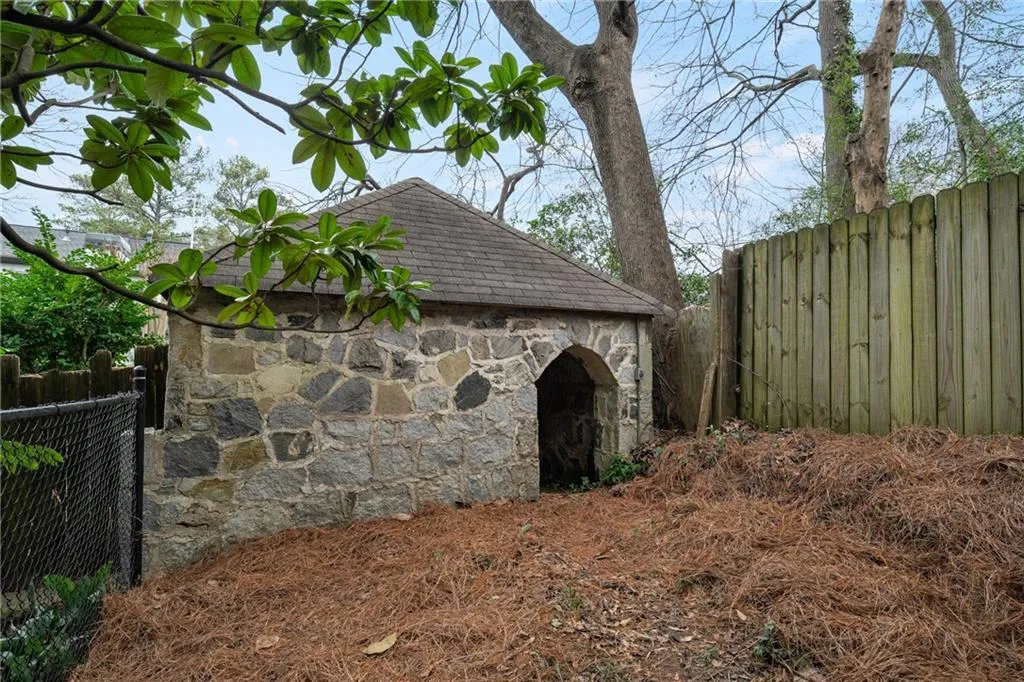 490 Rock Springs Road Ne, Atlanta, Georgia 30324, 4 Bedrooms Bedrooms, ,4 BathroomsBathrooms,Residential,For Sale,490 Rock Springs Road Ne,7610661