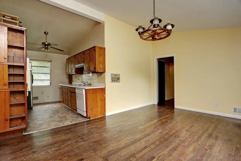 6436 N Hampton Drive Ne, Sandy Springs, Georgia 30328, 4 Bedrooms Bedrooms, ,2 BathroomsBathrooms,Residential,Sold,6436 N Hampton Drive Ne,5876672