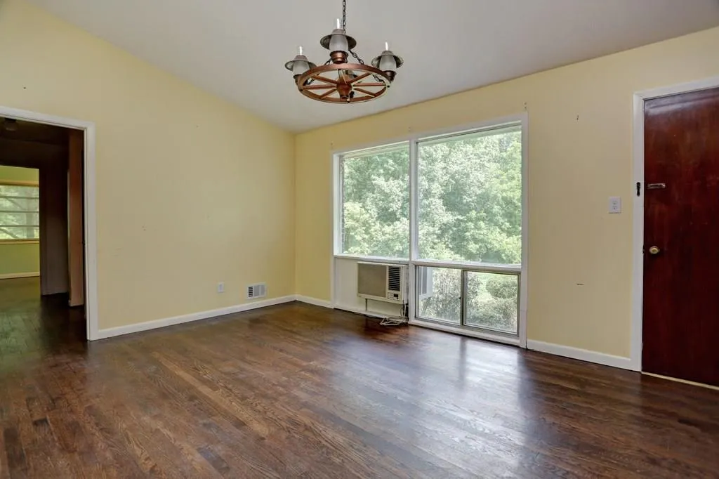 6436 N Hampton Drive Ne, Sandy Springs, Georgia 30328, 4 Bedrooms Bedrooms, ,2 BathroomsBathrooms,Residential,Sold,6436 N Hampton Drive Ne,5876672