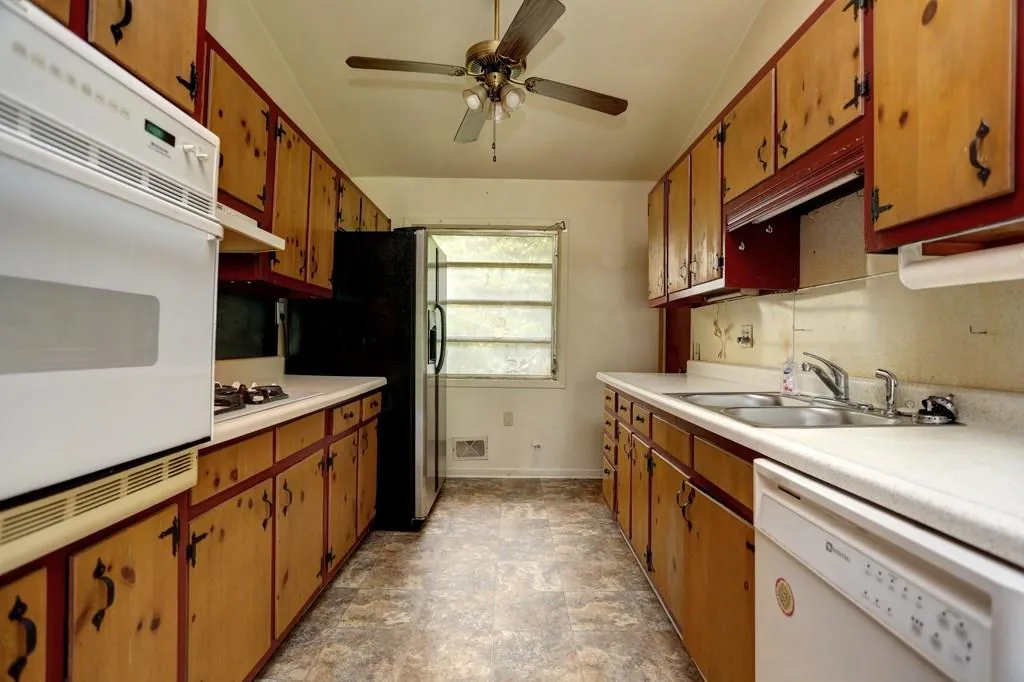 6436 N Hampton Drive Ne, Sandy Springs, Georgia 30328, 4 Bedrooms Bedrooms, ,2 BathroomsBathrooms,Residential,Sold,6436 N Hampton Drive Ne,5876672