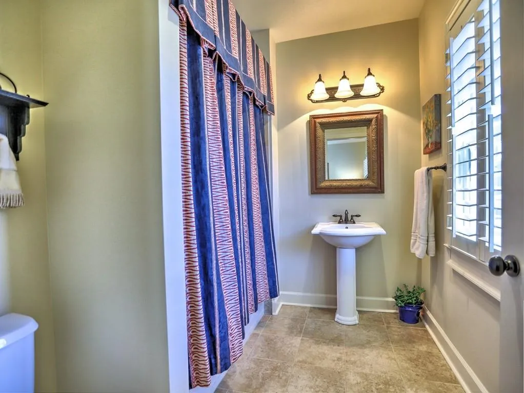 605 Riverlawn Court, Atlanta, Georgia 30339, 3 Bedrooms Bedrooms, ,3 BathroomsBathrooms,Residential,Sold,605 Riverlawn Court,7021835