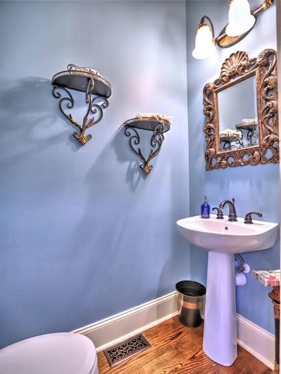 605 Riverlawn Court, Atlanta, Georgia 30339, 3 Bedrooms Bedrooms, ,3 BathroomsBathrooms,Residential,Sold,605 Riverlawn Court,7021835