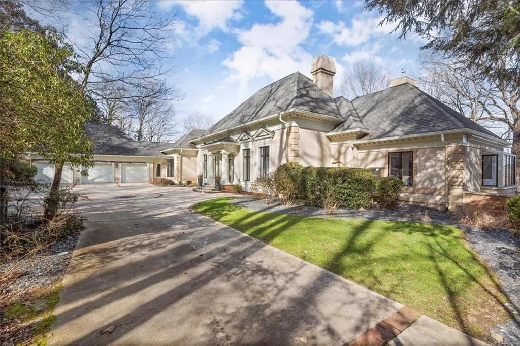 View of front facade featuring a garage and a front yard View of front facade featuring a garage and a front yard