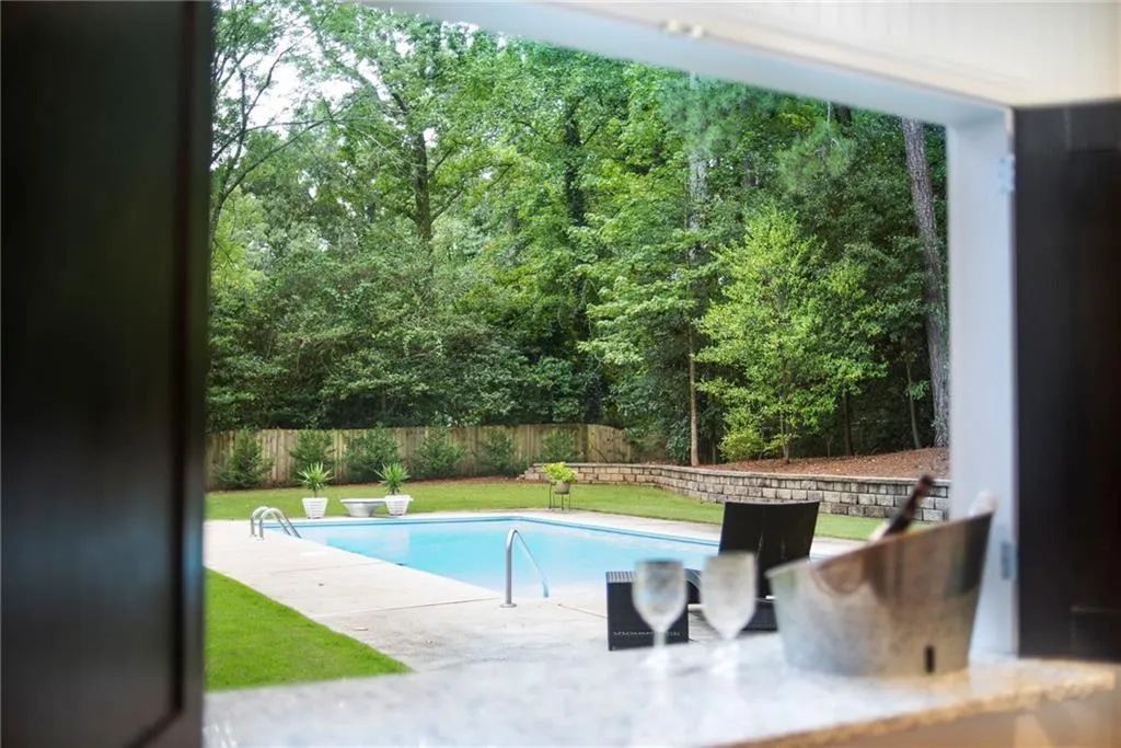 5680 Eden Roc Lane, Atlanta, Georgia 30342, 4 Bedrooms Bedrooms, ,4 BathroomsBathrooms,Residential,Sold,5680 Eden Roc Lane,6784403