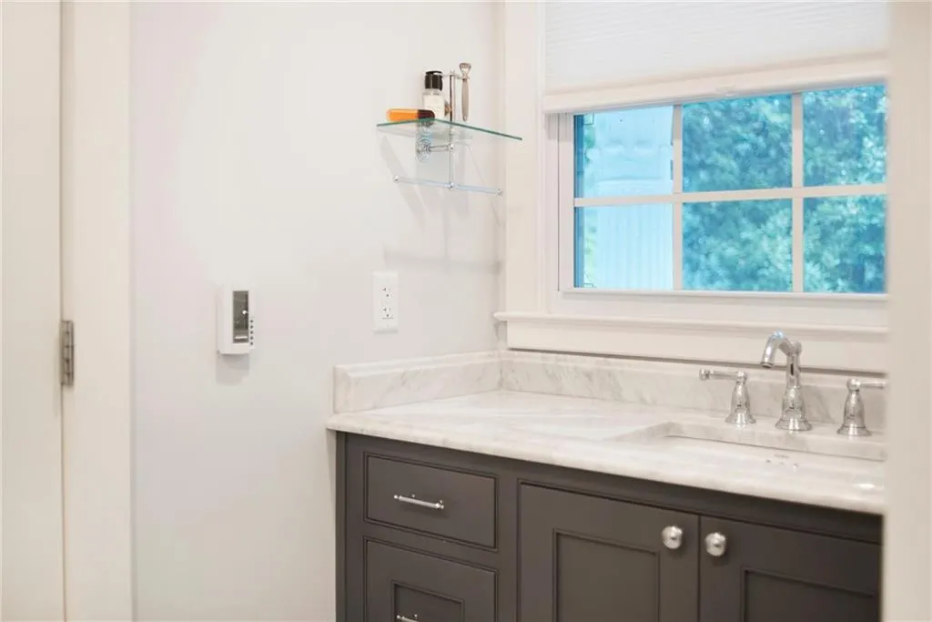 5680 Eden Roc Lane, Atlanta, Georgia 30342, 4 Bedrooms Bedrooms, ,4 BathroomsBathrooms,Residential,Sold,5680 Eden Roc Lane,6784403