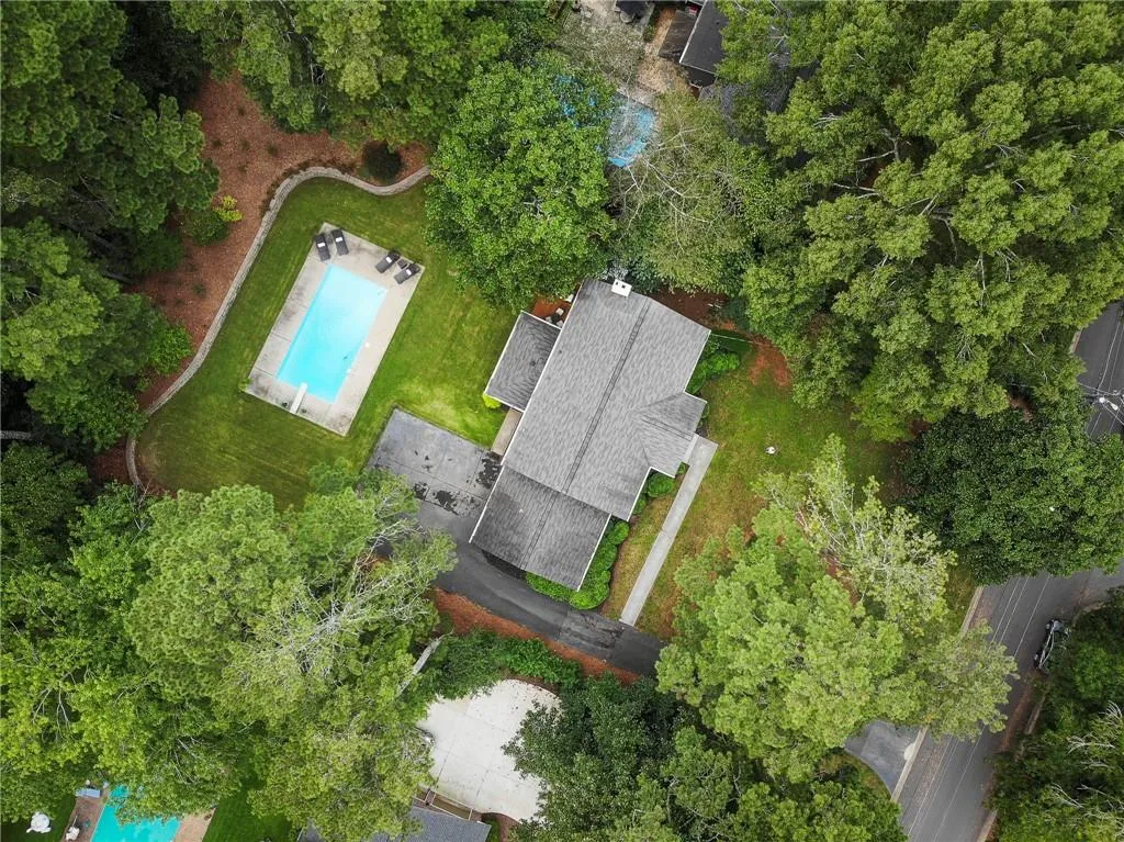 5680 Eden Roc Lane, Atlanta, Georgia 30342, 4 Bedrooms Bedrooms, ,4 BathroomsBathrooms,Residential,Sold,5680 Eden Roc Lane,6784403