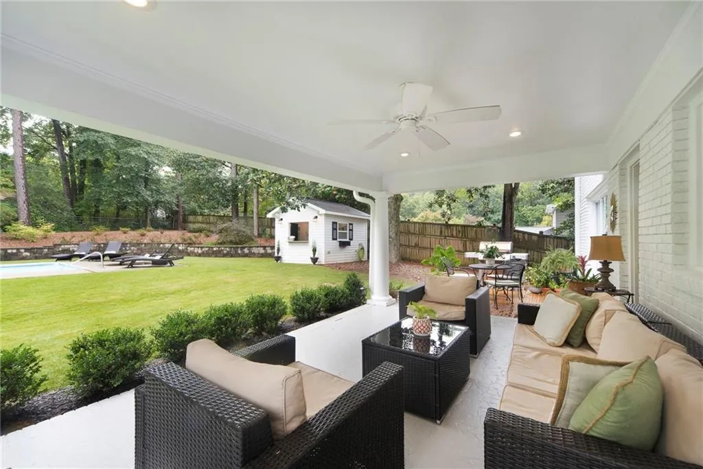 5680 Eden Roc Lane, Atlanta, Georgia 30342, 4 Bedrooms Bedrooms, ,4 BathroomsBathrooms,Residential,Sold,5680 Eden Roc Lane,6784403