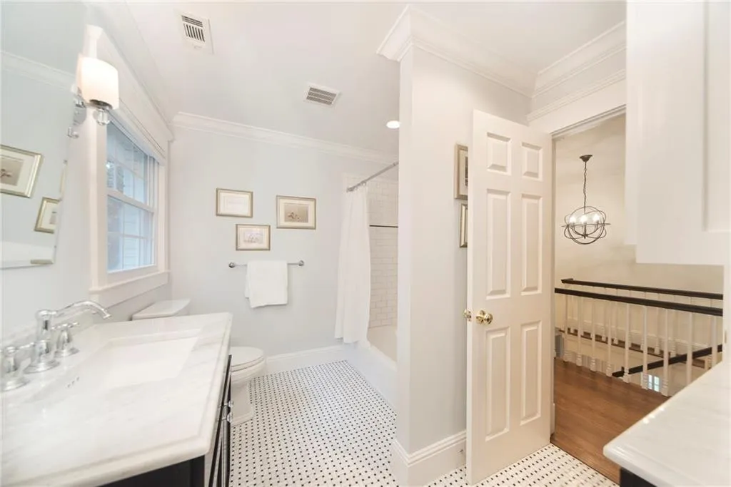 5680 Eden Roc Lane, Atlanta, Georgia 30342, 4 Bedrooms Bedrooms, ,4 BathroomsBathrooms,Residential,Sold,5680 Eden Roc Lane,6784403