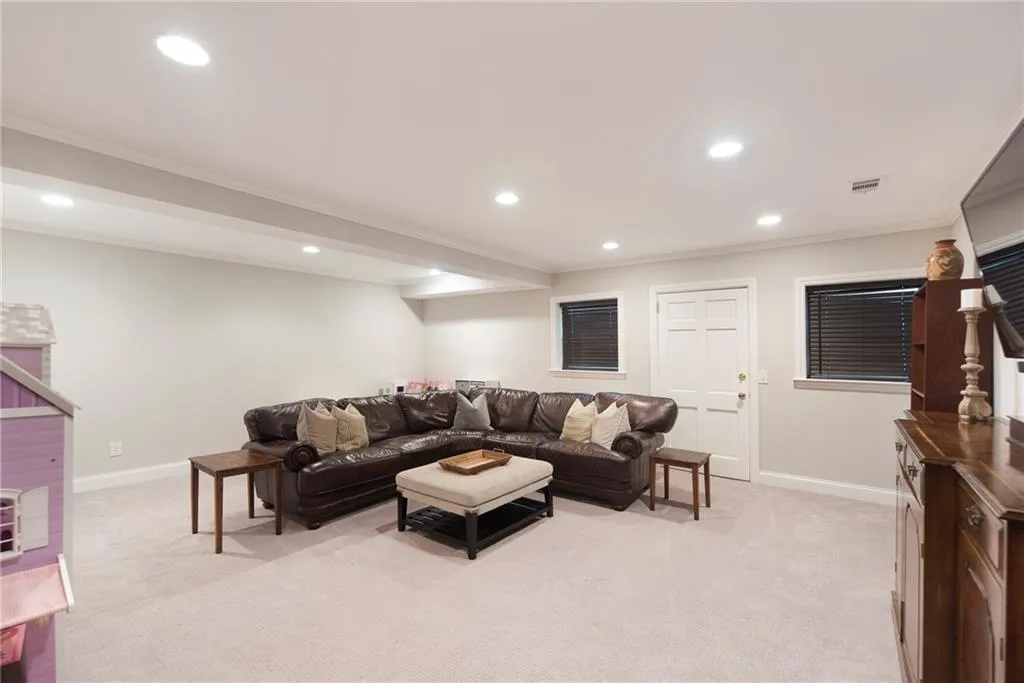 5680 Eden Roc Lane, Atlanta, Georgia 30342, 4 Bedrooms Bedrooms, ,4 BathroomsBathrooms,Residential,Sold,5680 Eden Roc Lane,6784403
