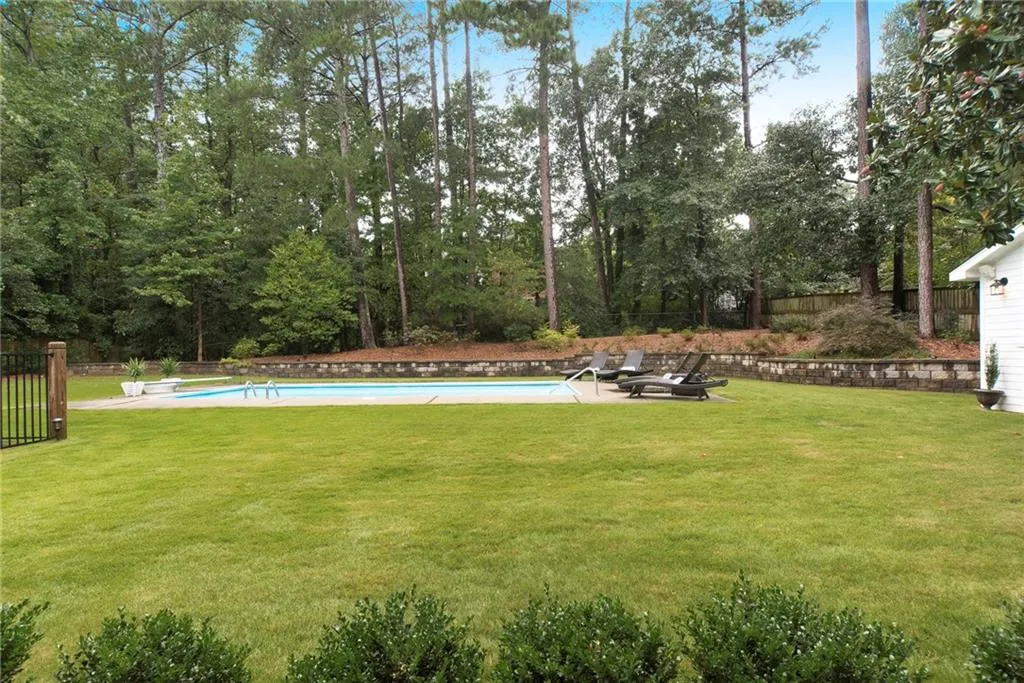 5680 Eden Roc Lane, Atlanta, Georgia 30342, 4 Bedrooms Bedrooms, ,4 BathroomsBathrooms,Residential,Sold,5680 Eden Roc Lane,6784403