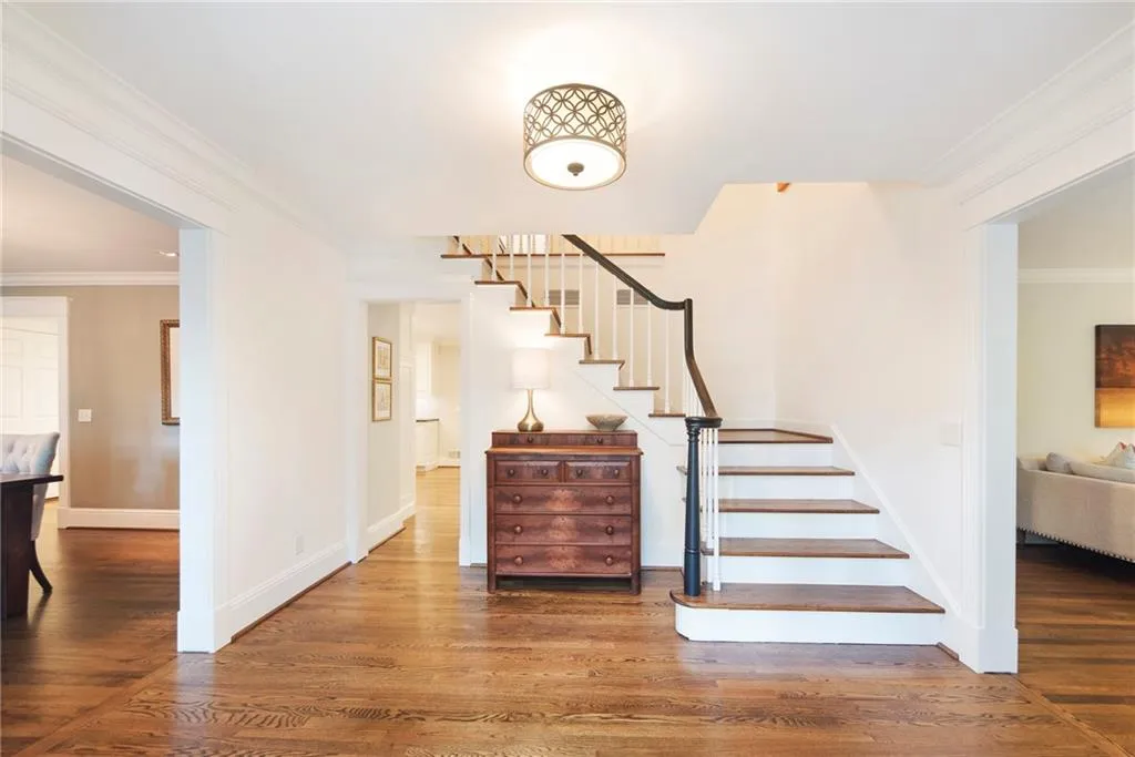 5680 Eden Roc Lane, Atlanta, Georgia 30342, 4 Bedrooms Bedrooms, ,4 BathroomsBathrooms,Residential,Sold,5680 Eden Roc Lane,6784403