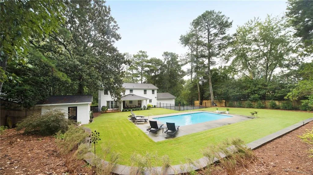 5680 Eden Roc Lane, Atlanta, Georgia 30342, 4 Bedrooms Bedrooms, ,4 BathroomsBathrooms,Residential,Sold,5680 Eden Roc Lane,6784403
