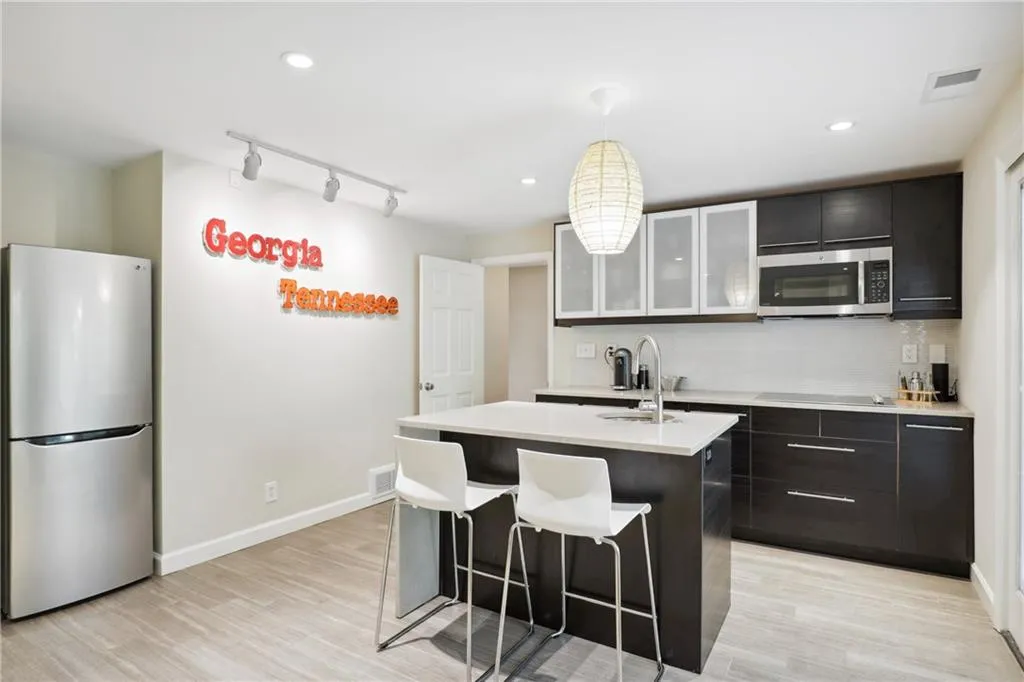 94 River Park Drive, Sandy Springs, Georgia 30328, 5 Bedrooms Bedrooms, ,4 BathroomsBathrooms,Residential,Sold,94 River Park Drive,7074026