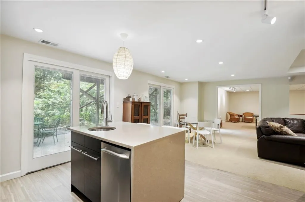 94 River Park Drive, Sandy Springs, Georgia 30328, 5 Bedrooms Bedrooms, ,4 BathroomsBathrooms,Residential,Sold,94 River Park Drive,7074026